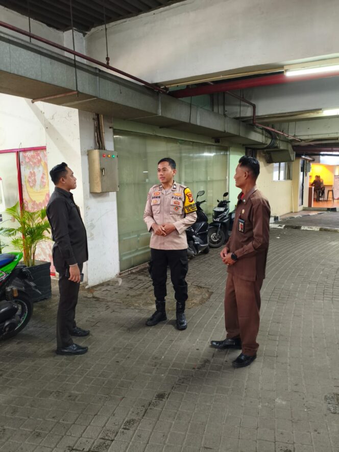 
					Bhabinkamtibmas Kebon Melati Sambangi Thamrin City, Tingkatkan Kewaspadaan Keamanan Pusat Perbelanjaan