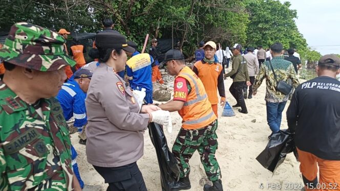 
					Kodim 0502/Jakarta Utara Bersama Forkopimkab Gelar Grebeg Sampah dan Tanam Mangrove di Pulau Tidung Kecil