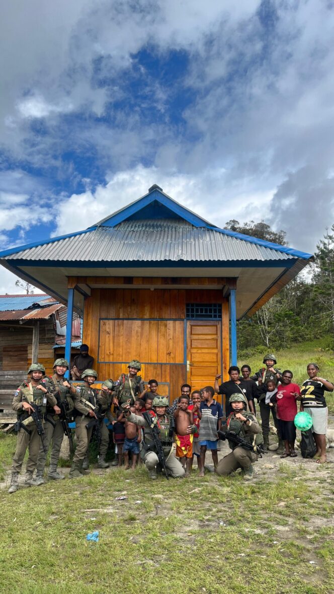 
					Di Balik Sunyi Pegunungan, Sentuhan Hangat Polisi Hadir di Kampung Yunabol