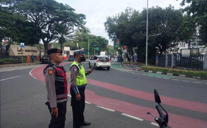 
					Kesiapsiagaan Polri di Pagi Hari, Polsek Sawah Besar Siap Atasi Kemacetan