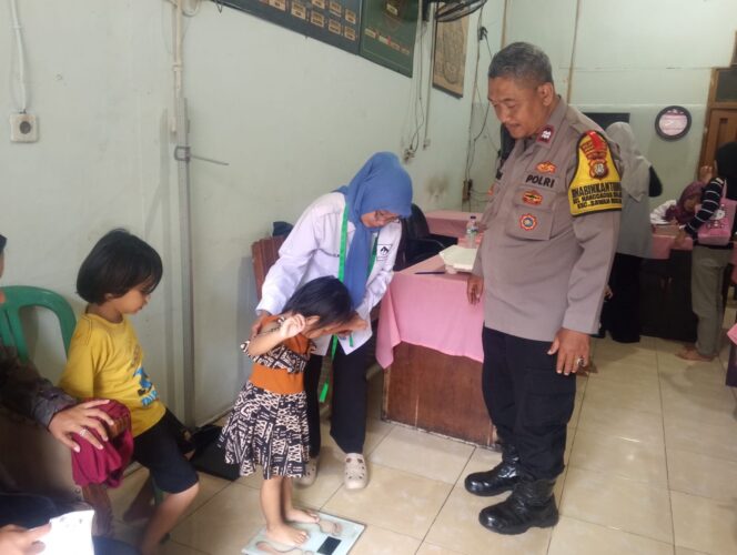 
					Bhabinkamtibmas Monitoring Posyandu Balita dan Lansia di RW 01 Mangga Dua Selatan, Sawah Besar