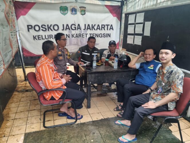 
					Koordinasi Bhabinkamtibmas di Posko Jaga Jakarta dalam Rangka Harkamtibmas Wilayah Karet Tengsin