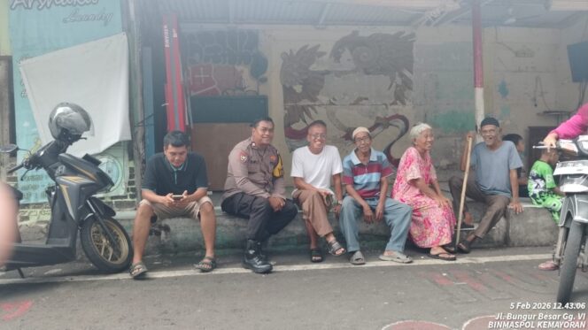 
					Pelayanan Prima Polri, Bhabinkamtibmas Kemayoran Turun Langsung ke Warga