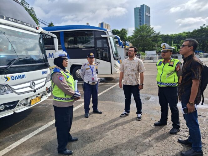 
					Sat Lantas Jakpus Sosialisasi Ops Keselamatan Jaya 2026, RAM CEK Kendaraan di Pool DAMRI Kemayoran