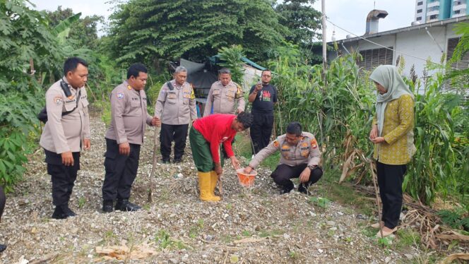 
					Polsek Sawah Besar Dukung Ketahanan Pangan di Lahan Kementan Gunung Sahari Utara