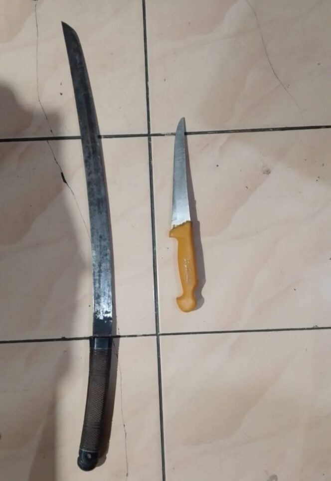 
					Polri Selamatkan Warga dari Amukan Pria Bersenjata Tajam di Sawah Besar