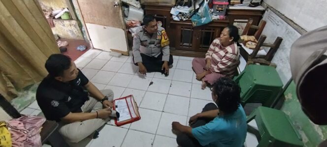 
					Polri Perkuat Cooling System, Bhabinkamtibmas Sambangi Ketua RT di Kemayoran