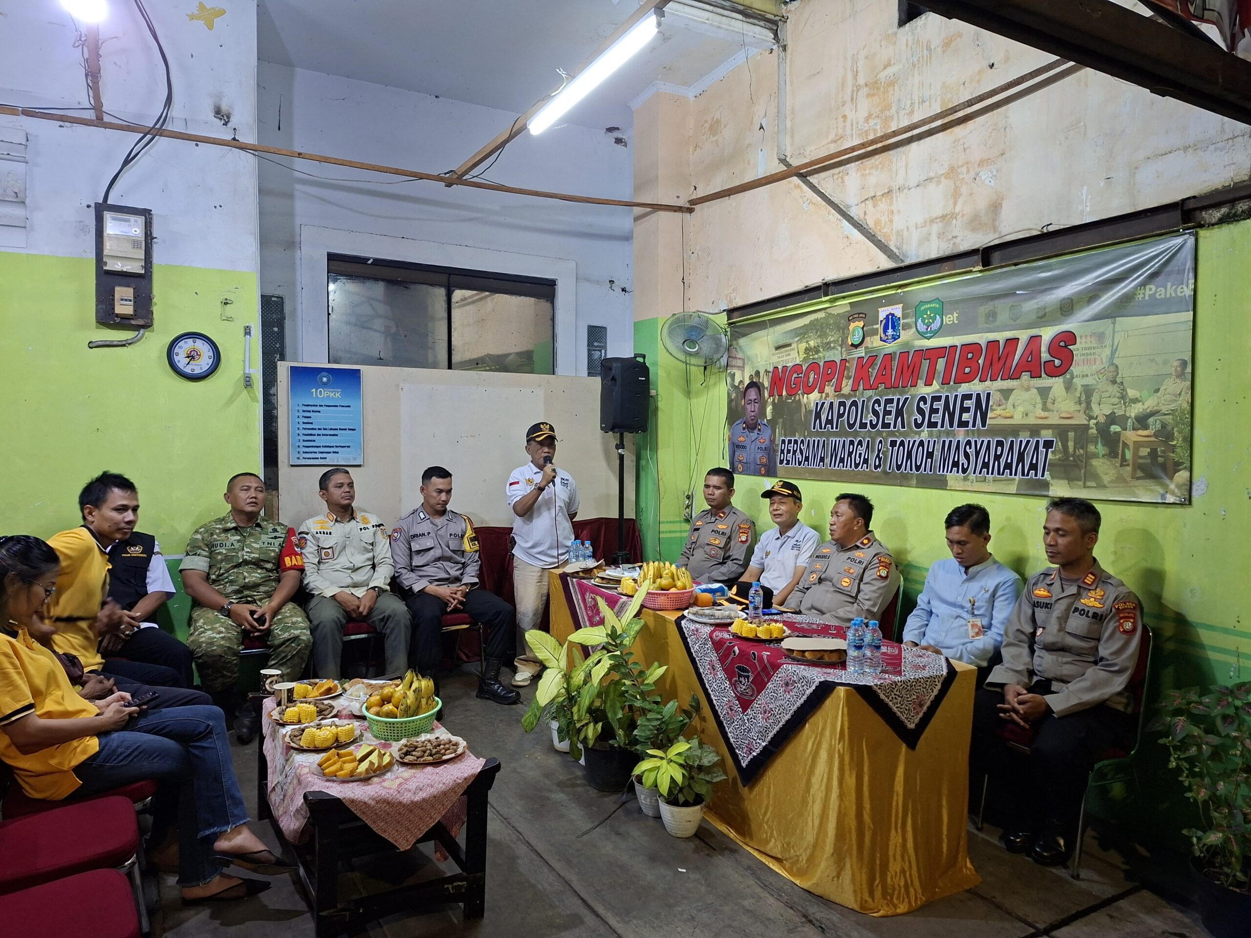 Ngopi Kamtibmas di Bungur, Kapolsek Senen Ingatkan Warga Antisipasi Perang Sarung Jelang Ramadan