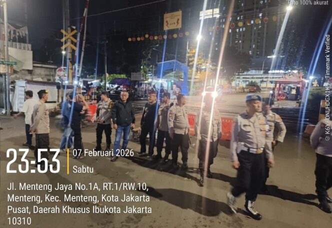 
					Patroli Cipta Kondisi Polsek Metro Menteng Amankan Perbatasan Menteng–Tenggulun Dari Guankamtibmas