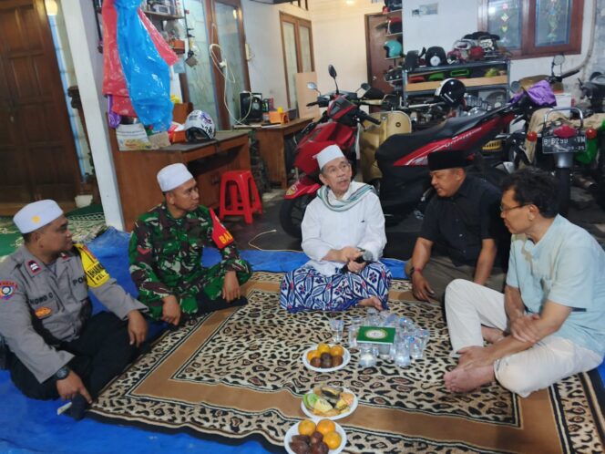 
					Bhabinkamtibmas Kramat Sambangi Tokoh Agama, Perkuat Sinergi Jaga Kamtibmas