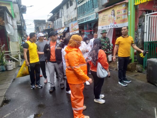 
					Gandeng Lintas Instansi, Kerja Bakti Serentak Jaga Jakarta Bersih Digelar di Kampung Rawa
