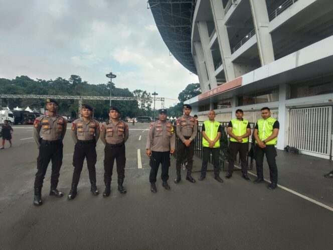 
					Personel Zona 11 Siaga Amankan Laga Persija vs Arema di SUGBK Senayan
