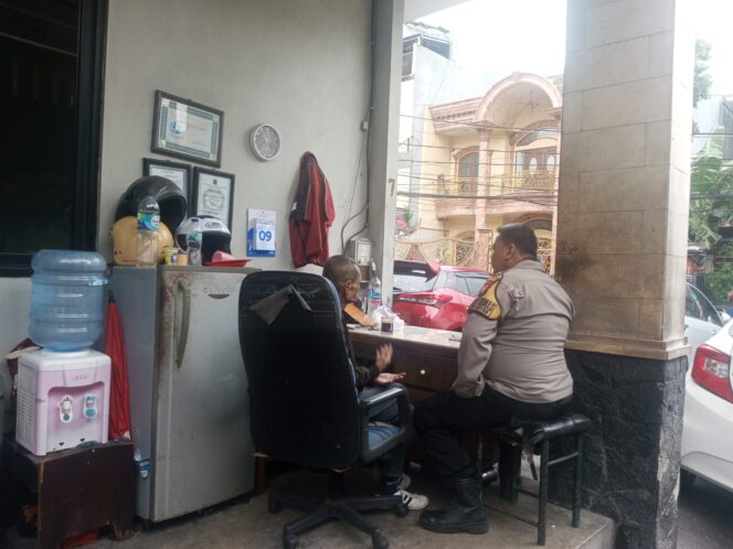 
					Himbauan Tegas Bhabinkamtibmas Karang Anyar Sambangi Rumah Kos, Ingatkan Cek CCTV dan Datakan Penghuni