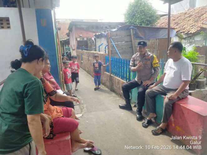
					Jalin Kedekatan dengan Warga, Polisi Hadir Jaga Kamtibmas di RW 04 Galur