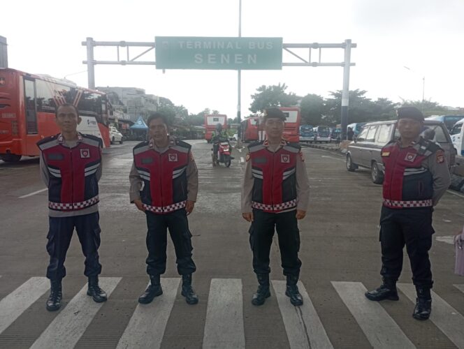 
					Jaga Harkamtibmas, Polsek Senen Gelar Patroli Dialogis di Terminal Senen