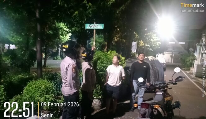 
					Respon Cepat Aduan Call Center 110, Polisi Tertibkan Kerumunan Remaja di Johar Baru
