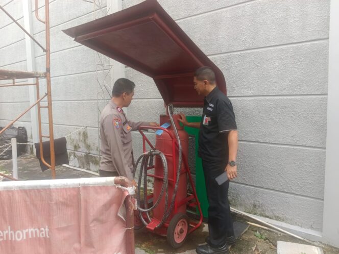 
					Bhabinkamtibmas Petojo Utara Lakukan Pemantauan SPBU di Jalan Zainul Arifin