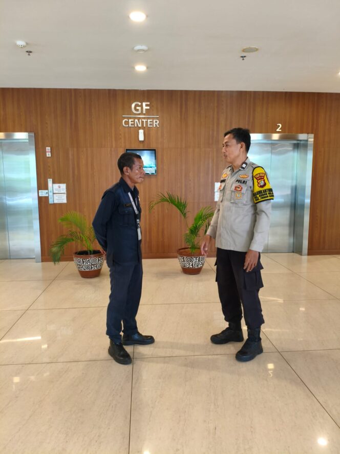 
					Bhabinkamtibmas Kebon Melati Sambangi Kantor BPN DKI Jakarta, Perkuat Sinergi Keamanan