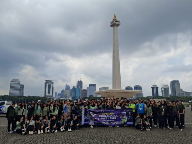
					Satlantas Jakpus Sosialisasi Ops Keselamatan Jaya 2026 di Monas, Bagikan Brosur ke Pengunjung
