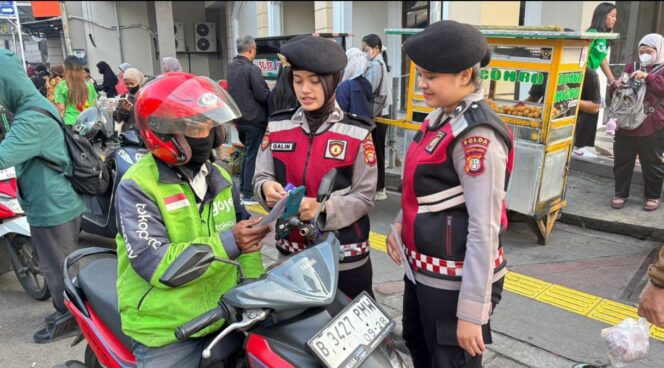 
					Satgas Preemtif Polda Metro Jaya Laksanakan Imbauan Keselamatan di Stasiun Juanda dan Bundaran HI
