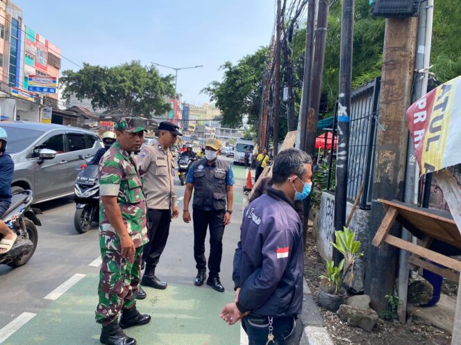 
					Sinergi Tiga Pilar Tertibkan Spanduk dan Umbul-Umbul di Bendungan Hilir