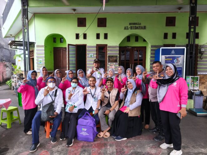 
					Bhabinkamtibmas Petamburan Bersama Kasi Kesra Monitoring Wilayah dan Sambang Posyandu RW 08