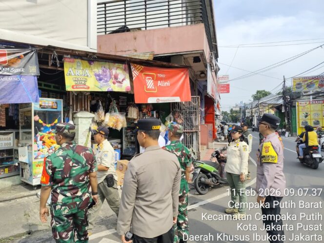 
					Rabu Tertib Polisi Bersama Tiga Pilar Tertibkan PKL dan Parkir Liar di Johar Baru