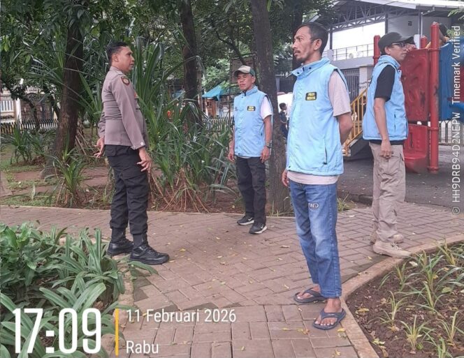 
					Cegah Tawuran Sejak Dini, Polisi dan Satgas Gen Z Patroli Taman Kodok Pegangsaan