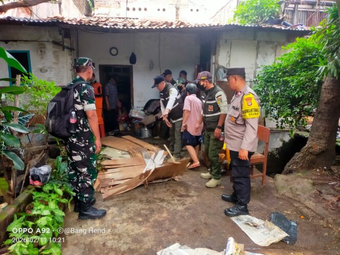 
					Tiga Pilar Tertibkan Lingkungan di Kramat Senen, Ciptakan Kenyamanan Warga