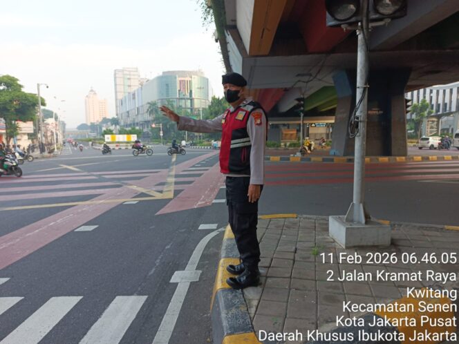 
					Unit Samapta Polsek Senen Atur Lalin Pagi di Simpang Lima dan St Carolus