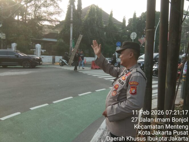 
					Jam Pagi Menteng Padat, Polisi Hadir Amankan Arus di Imam Bonjol