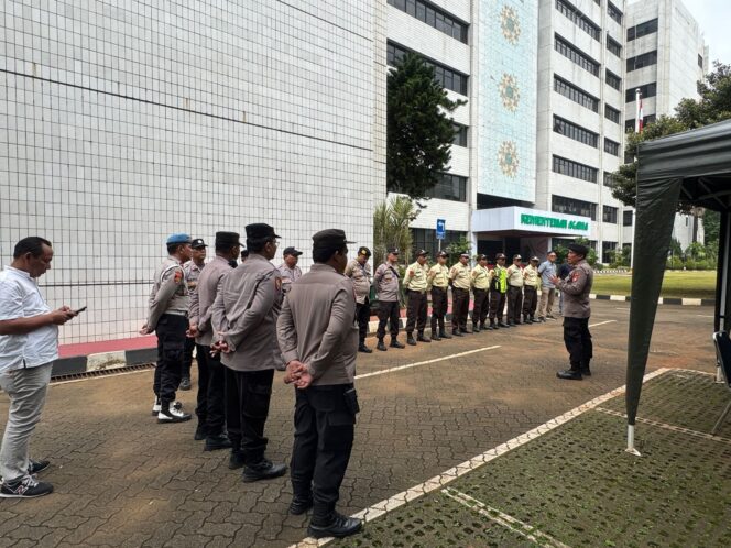 
					Polisi Siapkan Pengamanan Aksi Unjuk Rasa di Depan Kemenag, 15 Personel Diterjunkan