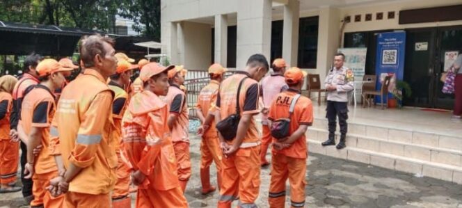 
					Bhabinkamtibmas Cempaka Putih Timur Hadiri Apel PPSU, Ajak Jaga Keamanan dan Kebersihan Lingkungan
