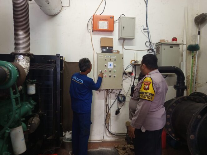 
					Bhabinkamtibmas Petamburan Lakukan Pengecekan Rumah Pompa Jati Pinggir I, Pastikan Kesiapsiagaan Hadapi Musim Hujan