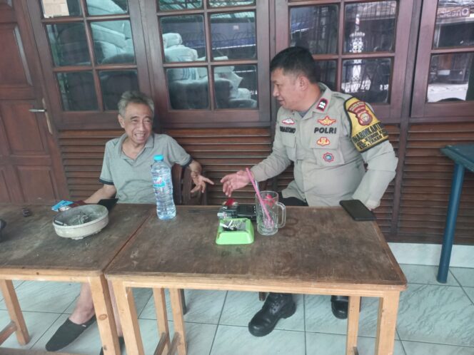 
					Bhabinkamtibmas Kebon Kacang Intensifkan Sambang Warga, Perkuat Imbauan Cegah Tawuran dan Tingkatkan Siskamling di RW 05