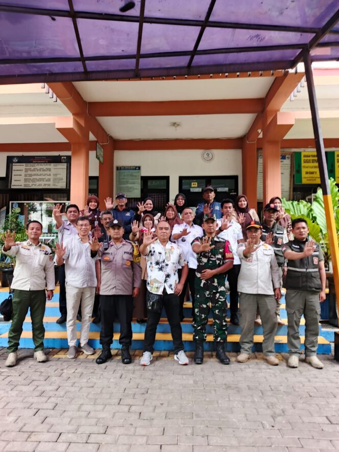 
					Bhabinkamtibmas Polsek Senen Koordinasi Kamtibmas di SDN 01 Kramat