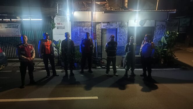 
					Polsek Senen Gelar Ops Cipta Kondisi dan Patroli Tiga Pilar, Jaga Kamtibmas Tetap Kondusif