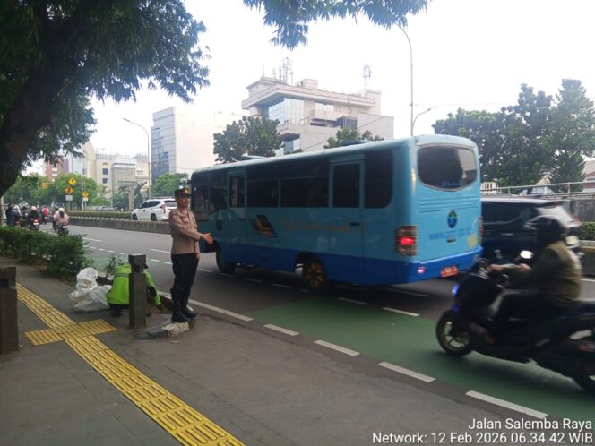 
					Polsek Senen Gelar Ploting Pagi, Antisipasi Kemacetan dan Lancarkan Arus Lalu Lintas
