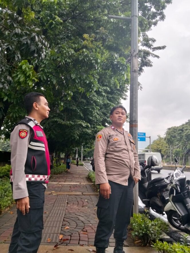 
					Manfaat Layanan 110″ Polisi Cepat Cek Pengrusakan Lampu Penerangan di TL Jembatan Merah
