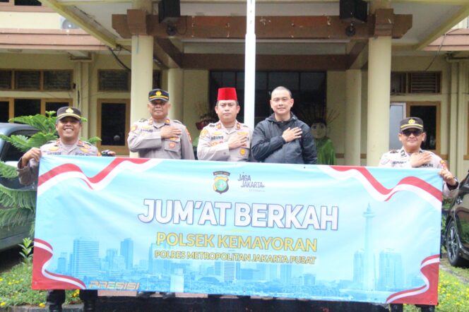 
					Di Kemayoran Bagikan 100 Nasi Box Saat Jumat Berkah, Warga Apresiasi