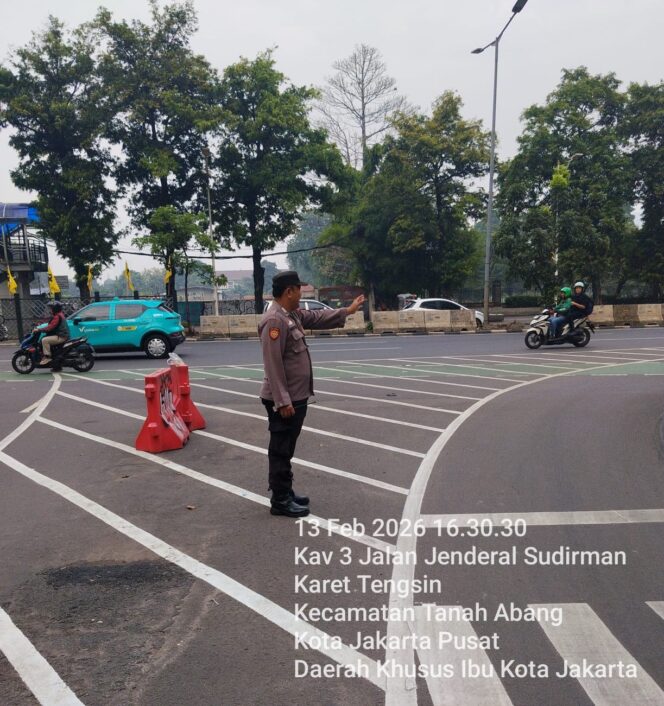 
					Personel Polsek Metro Tanah Abang Laksanakan Strong Point Sore di Pertigaan Karet Pasar Baru V