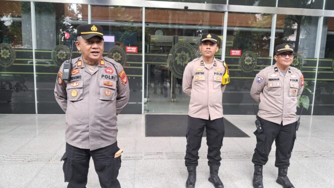 
					Wakapolsek Kemayoran Pimpin Apel Pengamanan, Polri Pastikan Sidang Berjalan Aman dan Tertib