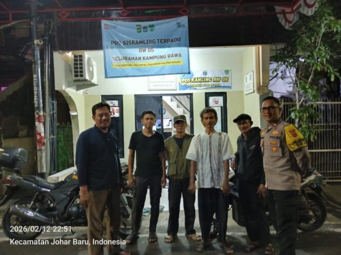 
					Jaga Malam, Jaga Kampung: Polisi Sambangi Poskamling RW 05 Kampung Rawa Perkuat Keamanan Lingkungan