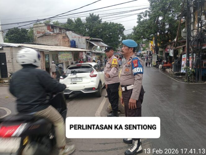 
					Sore Padat Lalin, Polsek Johar Baru Sigap Urai Kemacetan di Titik Rawan