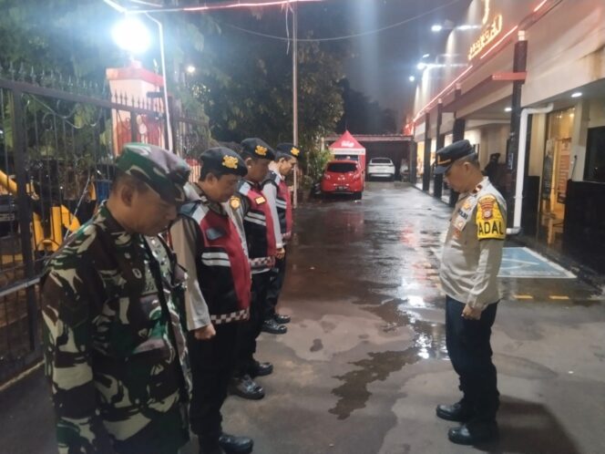 
					Jajaran tiga pilar polsek senen menggelar Apel Operasi Cipta Kondisi (Cipkon) yang dilanjutkan patroli