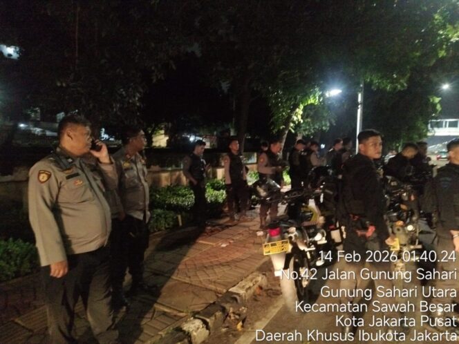 
					Patroli Cipta Kondisi Antisipasi Balap Liar dan Kejahatan Jalanan di Jalan Gunung Sahari Raya, Polisi Siaga Tengah Malam