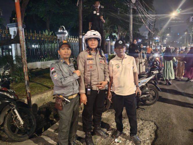 
					Sinergi Polsek Metro Tanah Abang Bersama Tiga Pilar Amankan Kegiatan Pawai Obor di Kelurahan Petamburan