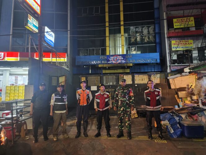 
					Pawai Obor Persatuan Sambut Ramadhan, Warga RW 08 Menteng Dijaga Ketat Bersama