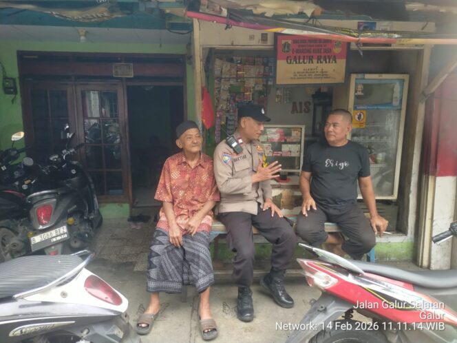 
					Sambang Tokoh Masyarakat, Polisi Ajak Warga RW 01 Galur Jaga Kamtibmas Jelang Ramadhan