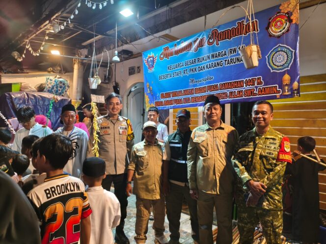 
					Bhabinkamtibmas Kebon Melati Monitoring Pawai Obor Warga RW 014 Sambut Ramadhan 1447 H